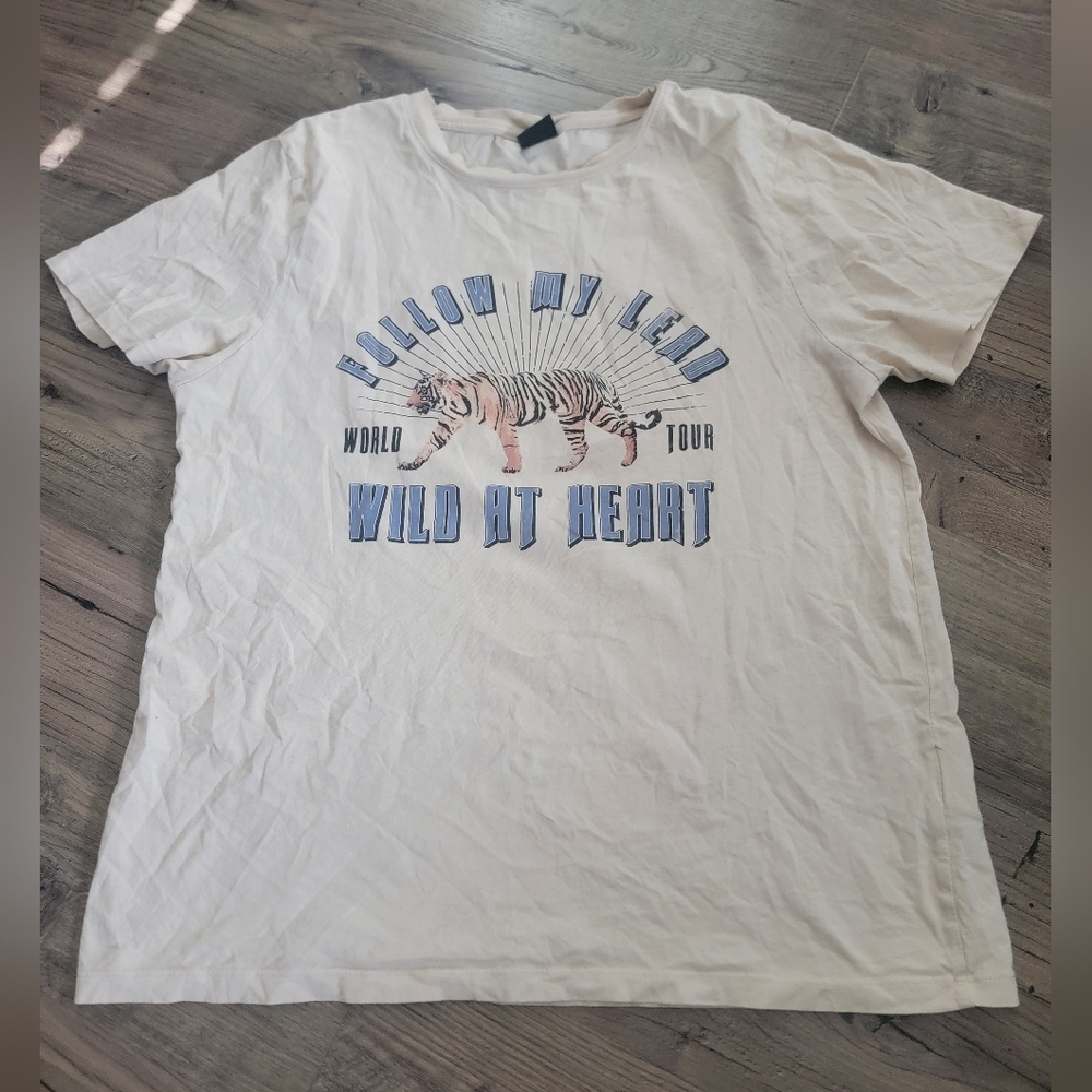 Ginatrcot Graphic Tee Size Medium